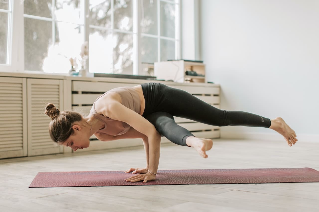 Cuáles son las posturas de equilibrio en yoga