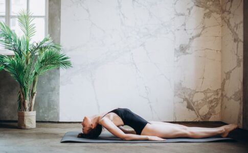 Ejercicios de yoga para apertura de pecho