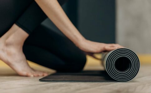 Qué es y para qué sirve la esterilla de yoga